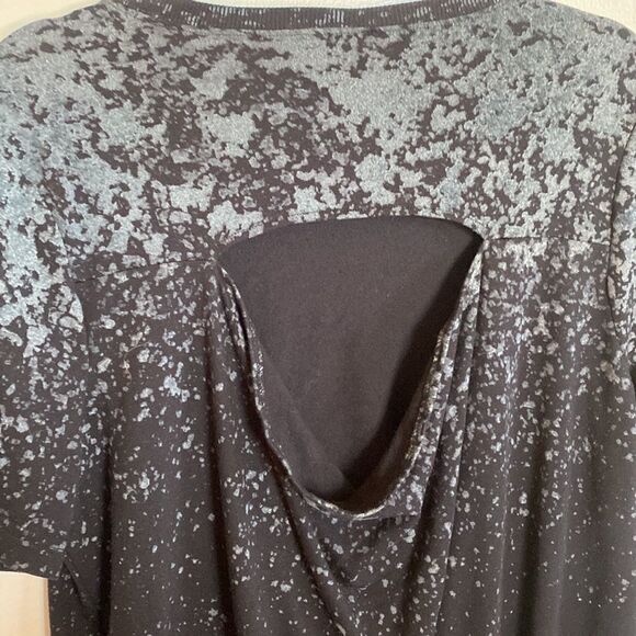 R8 activewear open back Reflective Workout Shirt- size Medium - Picture 6 of 9